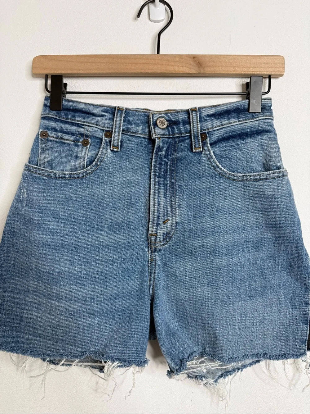 Abercrombie & Fitch CURVE LOVE Ultra High Rise 90s Straight Cut Off Shorts 25S